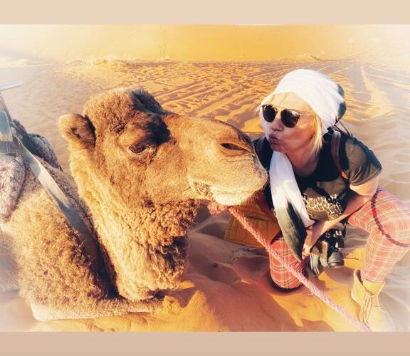 yolanada-maktub-travelling-camel